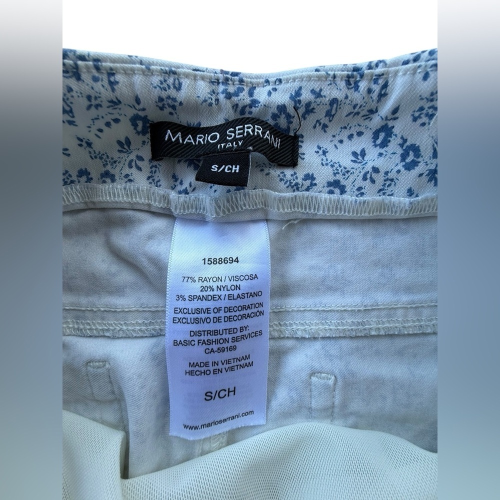 Mario Serrani Women's Small Ditsy Floral Comfort Stretch Capri Pants Cottagecore - Picture 4 of 4